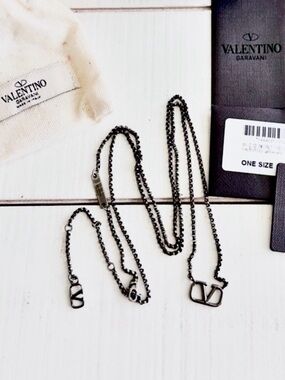 Unisex Valentino Garavani Gunmetal V Logo Necklace